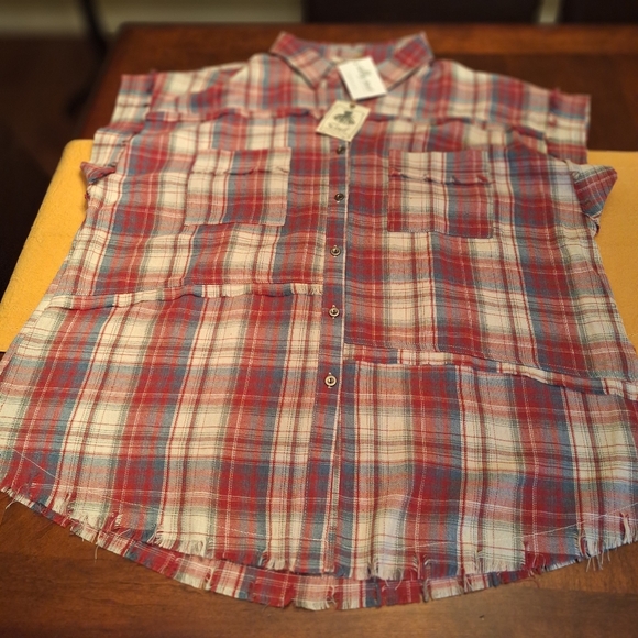 NWT Easel flannel distressed fringe asymmetrical Soft Red White Blue Size M - Picture 3 of 16